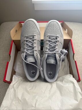 Nike Men's Low-Top Sneakers in Light Gray